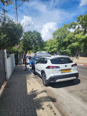 מודעת רכב טויוטה קורולה קרוס