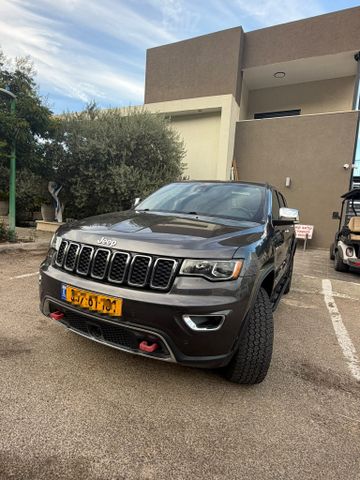 מודעת רכב ג'יפ גרנד צ'ירוקי