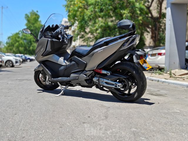 מודעת רכב קימקו AK 550