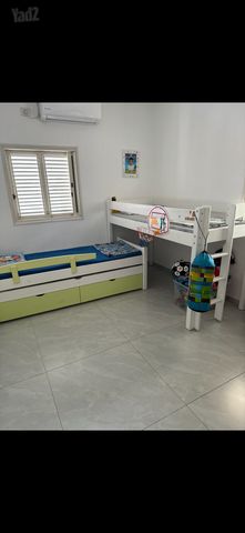 Holon, Israel 4