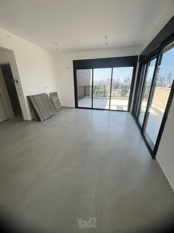 סהרון 12