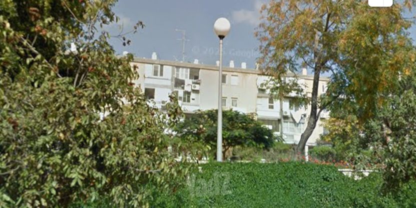 הקיקיון 12