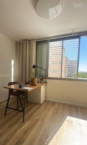 Holon, Israel 4