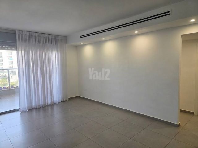 דרך אילן רמון 33