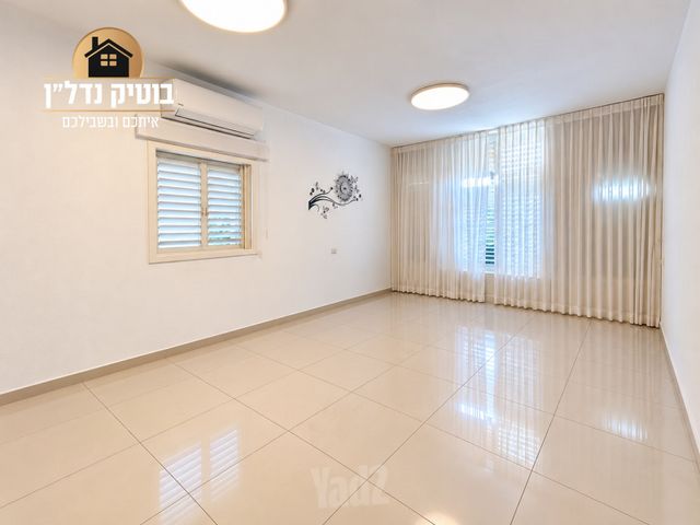 Holon, Israel 1