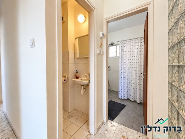 Holon, Israel 10