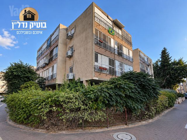 Holon, Israel 7