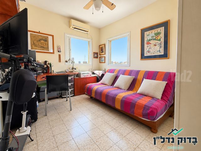 Holon, Israel 7