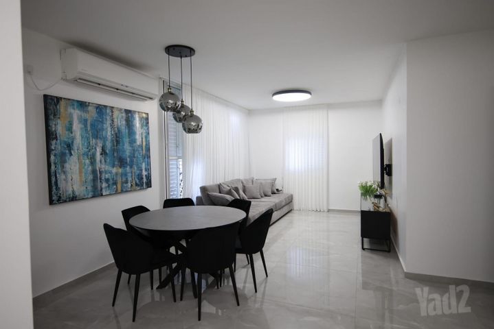 Holon, Israel 3