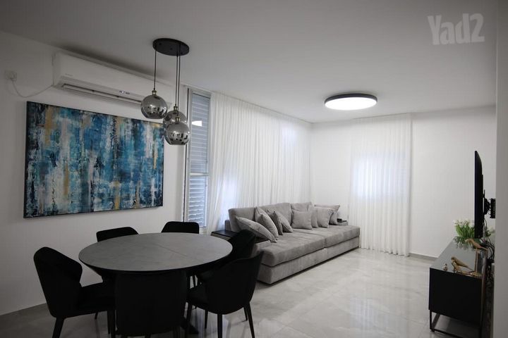 Holon, Israel 6