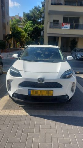 יאריס קרוס Urban היברידי אוט׳ בנזין 5 דל 1.5 (92 כ״ס)