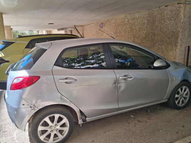 מודעת רכב מאזדה 2