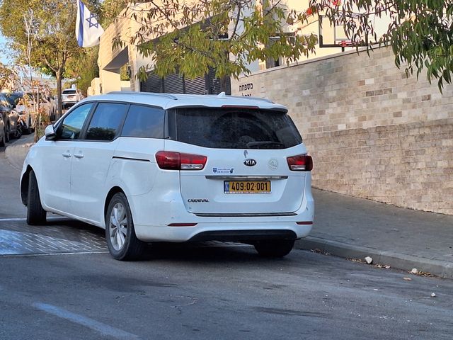 מודעת רכב קיה קרניבל