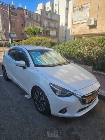 מודעת רכב מאזדה 2