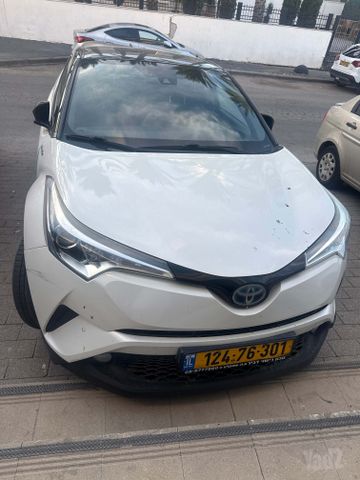 מודעת רכב טויוטה C-HR