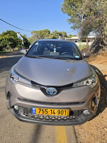 מודעת רכב טויוטה C-HR