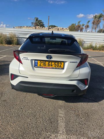 מודעת רכב טויוטה C-HR