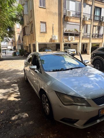 מודעת רכב סיאט לאון