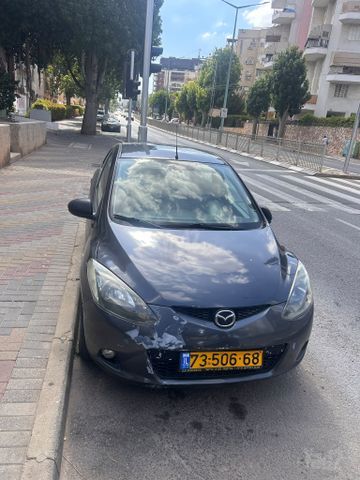 מודעת רכב מאזדה 2