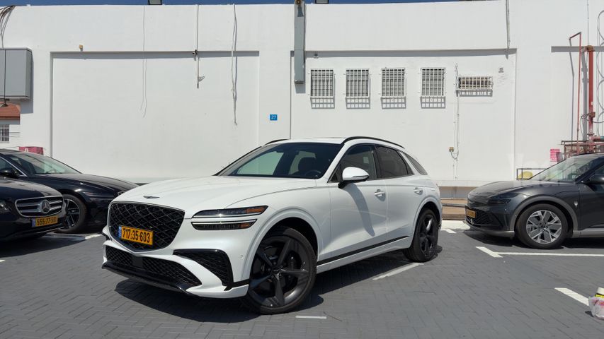 מודעת רכב ג'נסיס GV70