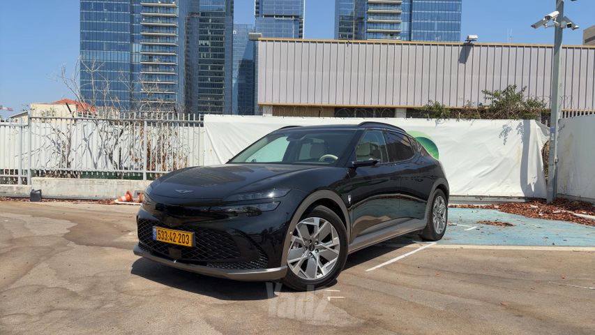 מודעת רכב ג'נסיס GV60