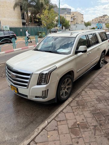 מודעת רכב קאדילק אסקלייד