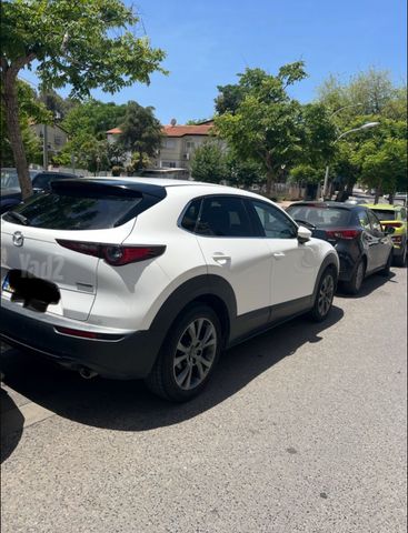 מודעת רכב מאזדה CX-30