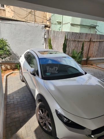 מודעת רכב מאזדה CX-30