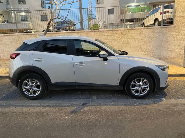 מודעת רכב מאזדה CX-3