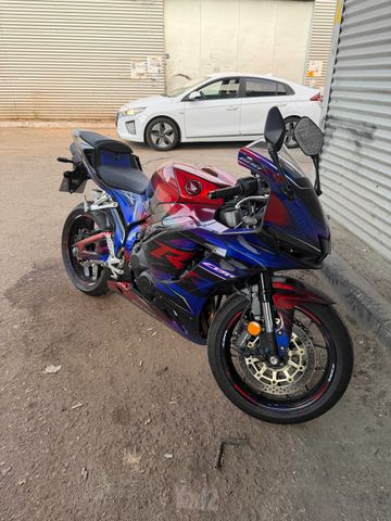 מודעת רכב הונדה CBR600RR