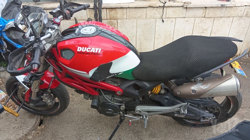 מודעת רכב דוקאטי מונסטר 696
