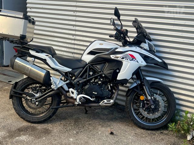 מודעת רכב בנלי TRK502X