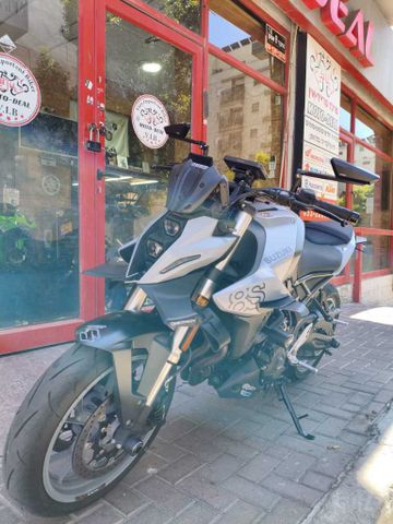 מודעת רכב סוזוקי GSX-8S