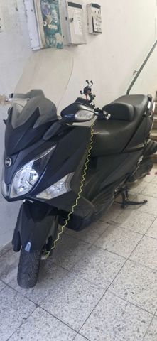 מודעת רכב סאן יאנג ג'וי-מקס 250