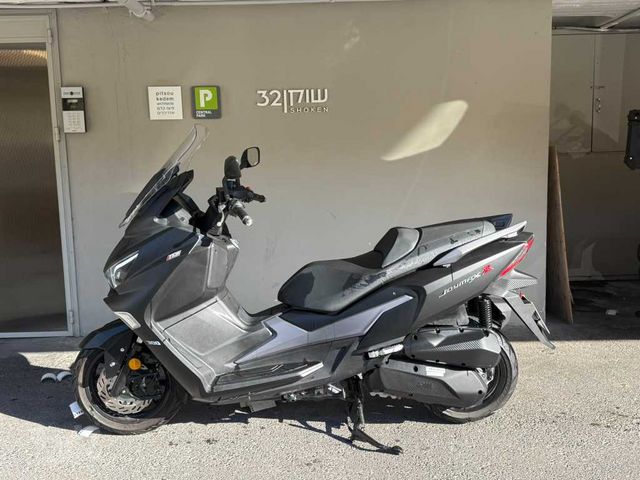 מודעת רכב סאן יאנג ג'וי-מקס Z-300