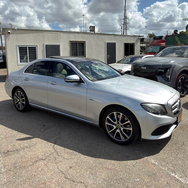 מודעת רכב מרצדס-בנץ E-class
