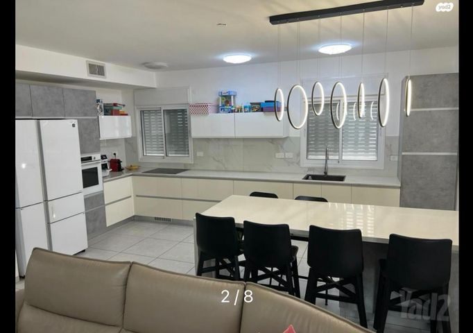החרוב 12