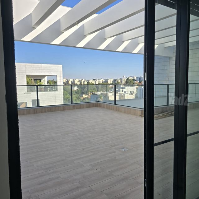 יבנה 