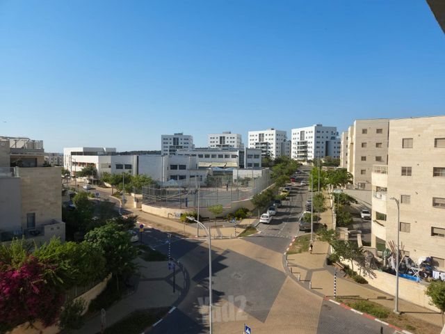 דירה, אבני חן, חריש