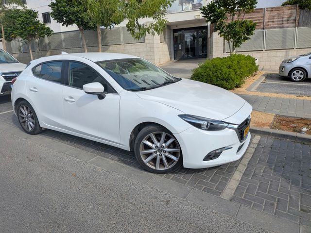 מודעת רכב מאזדה 3