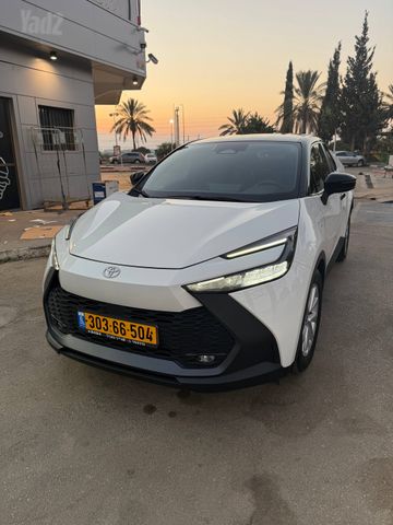 מודעת רכב טויוטה C-HR