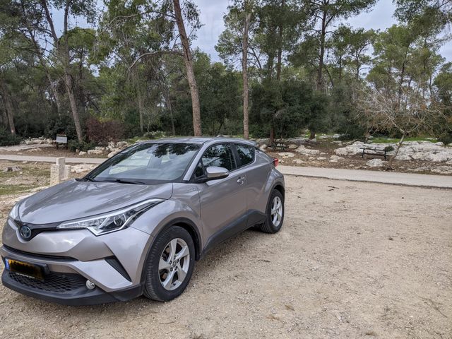 מודעת רכב טויוטה C-HR