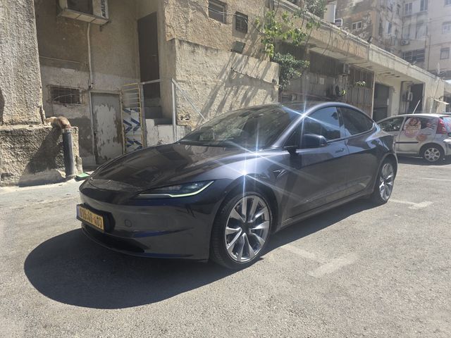 מודעת רכב טסלה מודל 3