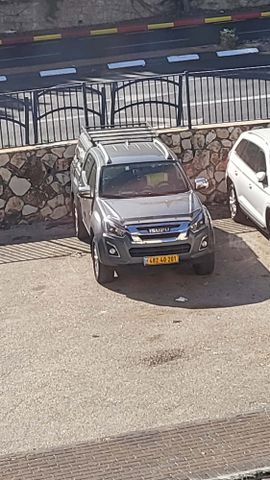 מודעת רכב איסוזו די-מקס