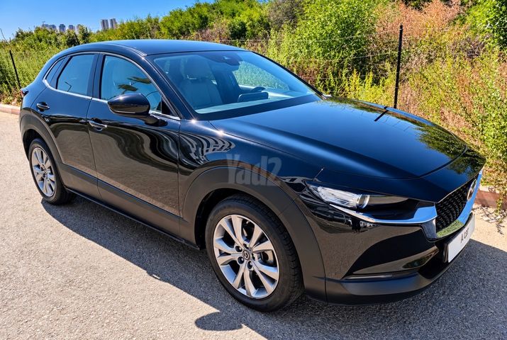 מודעת רכב מאזדה CX-30
