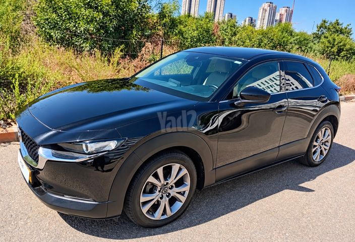 מודעת רכב מאזדה CX-30 1