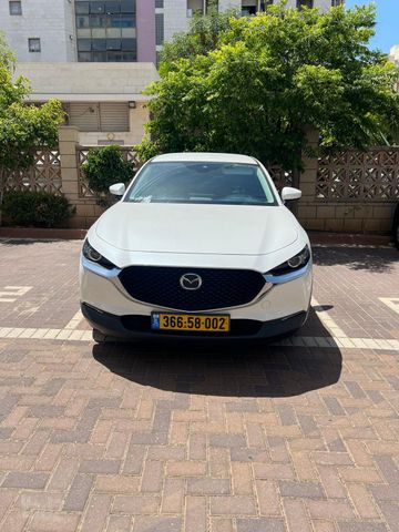 מודעת רכב מאזדה CX-30