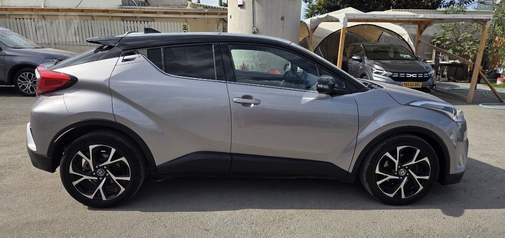 מודעת רכב טויוטה C-HR