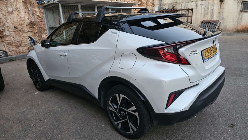 מודעת רכב טויוטה C-HR