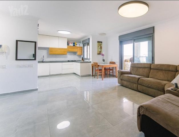שושנה דמארי 14